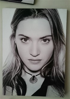 تابلو عکس چوبی مشاهیر سینما 84 (13cm*18cm)